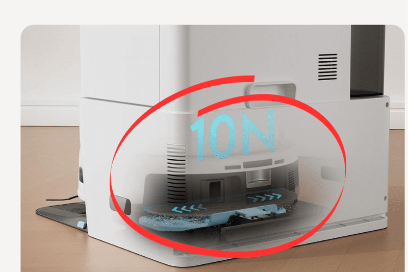 Der Wischmopp des Yeedi Cube wird an der OMNI-Station gereinigt.